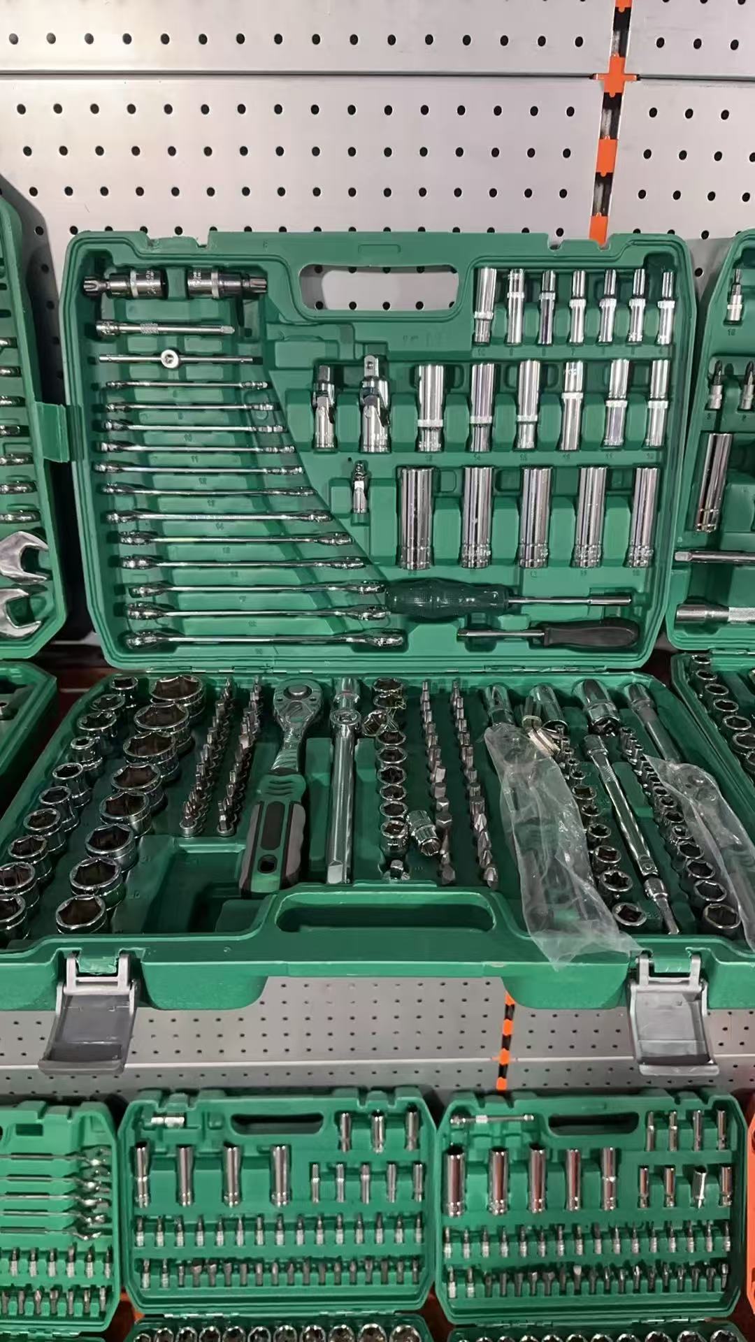 216-Piece DIY Auto Repair Tool - Power Tools Set recensione e prezzo